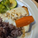 キッチン ブルー グローブ - 人参を乗せて