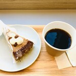 And Cafe Sacai - 栗とラムレーズンタルト850円、Andブレンド490円