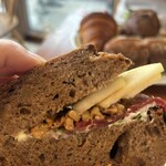 Boulangerie ADACHI - 鴨と青リンゴのサンドイッチ。絶対食べてください