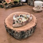 Seminare 輕井澤 - カリカリの生地でなくても当店にしかない美味しさのピザだと思います