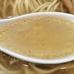 ラー麺専門店 こしがや - 琥珀色の味わい絶品スープ