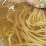 ラー麺専門店 こしがや - 琥珀色の味わい深いスープ