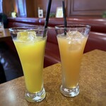 カレーの二重丸 - 追加ドリンクの「グレープフルーツジュース」、セットドリンクは「オレンジジュース」をチョイス。