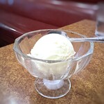 カレーの二重丸 - ◆デザートは4種類から選べるので「バニラアイス」を。