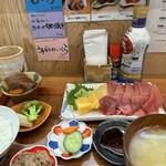 天然本マグロ専門店 司 - お代わりご飯自由なのでご飯のお供も充実しています。