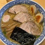 青葉 - スープも麺も具材も絶品！