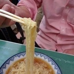 三忠食堂 本店 - 細ちぢれ麺。