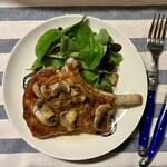 紀ノ国屋 - 天城山麓豚の骨付きリブロースのグリル。マッシュルームとにんにくバター醤油ソースで。豚肉なのに、脂身の融点が低く、とろとろで、旨し。