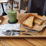 JUNE COFFEE - 伊勢抹茶ラテとBLTホットサンド