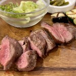 YAKINIKU CAFE298 - ピンク色のミディアムレアの牛タン