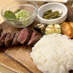 YAKINIKU CAFE298 - カフェらしく プレート仕様