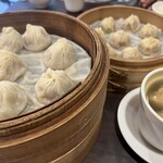 明月湯包 - ◆明月湯包（明月小籠包）
            ◆蝦仁蒸餃（エビ蒸し餃子）