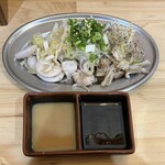 大衆立飲 もつ刺 すずき - コブクロは酢味噌で♡  豚ナンコツはごま油で♡