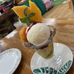 マンゴーの森 - 玉手箱パフェ¥1,300