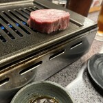 焼肉 こじま 本店 - 特選厚切りタンは焼いてくれる