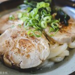 ヨコクラうどん - 鶏チャー葱炙油うどん