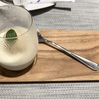 トラットリア イル レガーロ - シチリア塩のパンナコッタと渋皮栗のジェラート トラットリア イル レガーロ - シチリア塩のパンナコッタと渋皮栗のジェラート