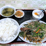 龍華園 - 韮菜豚肝（ニラレバ）定食 850円