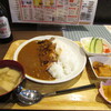 鶏とおでんの店 日寄鶏 - 鶏モモ肉のカレー