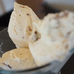 ジェラテリア ジェリーム - ラムレーズン2、アーモンドプラリネ