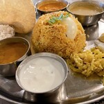 南インド料理店 ボーディセナ - ババド・バスマティライス(おかわり可)・サンバル・ライタ