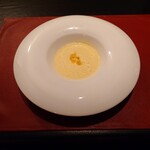 ベルエキップ - ◯玉蜀黍のスープ
      これもこのお店のスペシャリテとなる
      一切塩は使われてないと以前に説明があった
      
      玉蜀黍の旨味と甘み、ほんの少し酸味もある様に思える