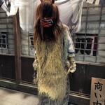 秋田川反漁屋酒場 - 店頭になまはげ、ちょっと怖い