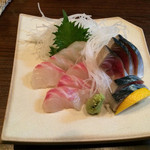 和風ダイニングきらり - 真鯛としめ鯖
      鯛は甘みと弾力があり最高、しめ鯖も臭みが全く無く鮮度抜群