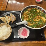 雷ラーメン - 料理写真:雷ラーメン 900円、Cセット(餃子(3個)、ライス(小)) 350円