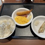天然温泉 紺碧の湯 ドーミーイン高知 - 朝食ビュッフェ一例 釜揚げしらす飯、鰹のハラミ