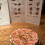 MEAT 肉男 MAN - 牛タンカルパッチョはオススメメニューのひとつ
