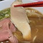 鶏そば専門店 らーめん風見鶏 - ＼(=^‥^)/’`鶏ムネ叉焼