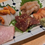 焼酎と手しごと料理の店　まさや - ■本日の刺身5点盛り（本鮪赤身ワサビ和え、北海道産ブリ、活赤貝、生いかウニ乗せ、がす海老昆布〆）
