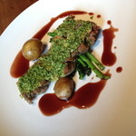 ラ・ピッチョリー・ドゥ・ルル - ランチコース（２，０００円＋税）のメイン「豚バラ肉の香草パン粉付け焼き」付け合わせが春らしく、新じゃがと菜の花でした。２０１４年５月