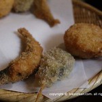 はん亭 根津本店 - 二の膳・2nd左から《left》
                                ・稚鮎young ayu・蓮の肉詰めstuffed lotus・ほたてscallop  