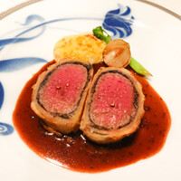 アピシウス - 黒毛和牛フィレ肉のパイ包み焼きウェリトン風、赤ワインのブルドレーズソース