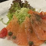 ピノッキオ - 酸味の効いたドレッシングとの相性抜群のスモークサーモン