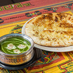 シリーエベレストキッチン - 料理写真:サグマッシュルームとチーズガーリックナン