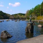 青森屋 - 敷地内の公園と沼