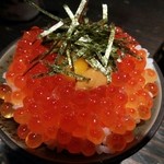 Sukeroku - うに醤油ダレの一口いくら丼