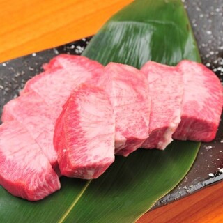 鹿児島の契約農家から一頭買い！鮮度抜群ホルモン、黒毛和牛も