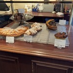 Patisserie Ravi,e relier - ショーケース（パン）