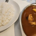 カレーの店 ボンベイ - 具材は鶏肉とジャガイモ