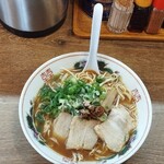 佐竹家 - 中華そば。安いけど味も安っぽいかな