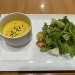 京橋千疋屋 京橋本店 - カップスープとミニサラダです。（2024年11月）