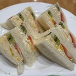 京橋千疋屋 京橋本店 - フルーツサンドです。（2024年11月）