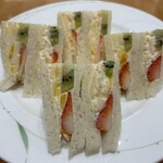 京橋千疋屋 京橋本店 - フルーツサンドです。（2024年11月）