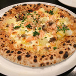 ジラッファ - 釜焼きのピザ モチモチ