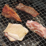 Yakiniku & Seiniku Takaratei - 鶏は厚いので最初に焼いた方がいいかも・・