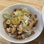 やひろ屋 - チャーシューごま飯にも惜しみなくチャーシューが